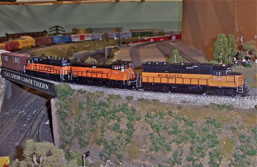 Below, numerous photos from past Open Houses, enjoy!